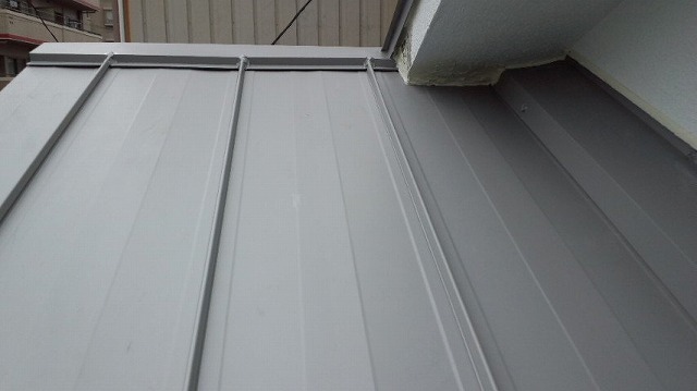 板金屋根の取り付け